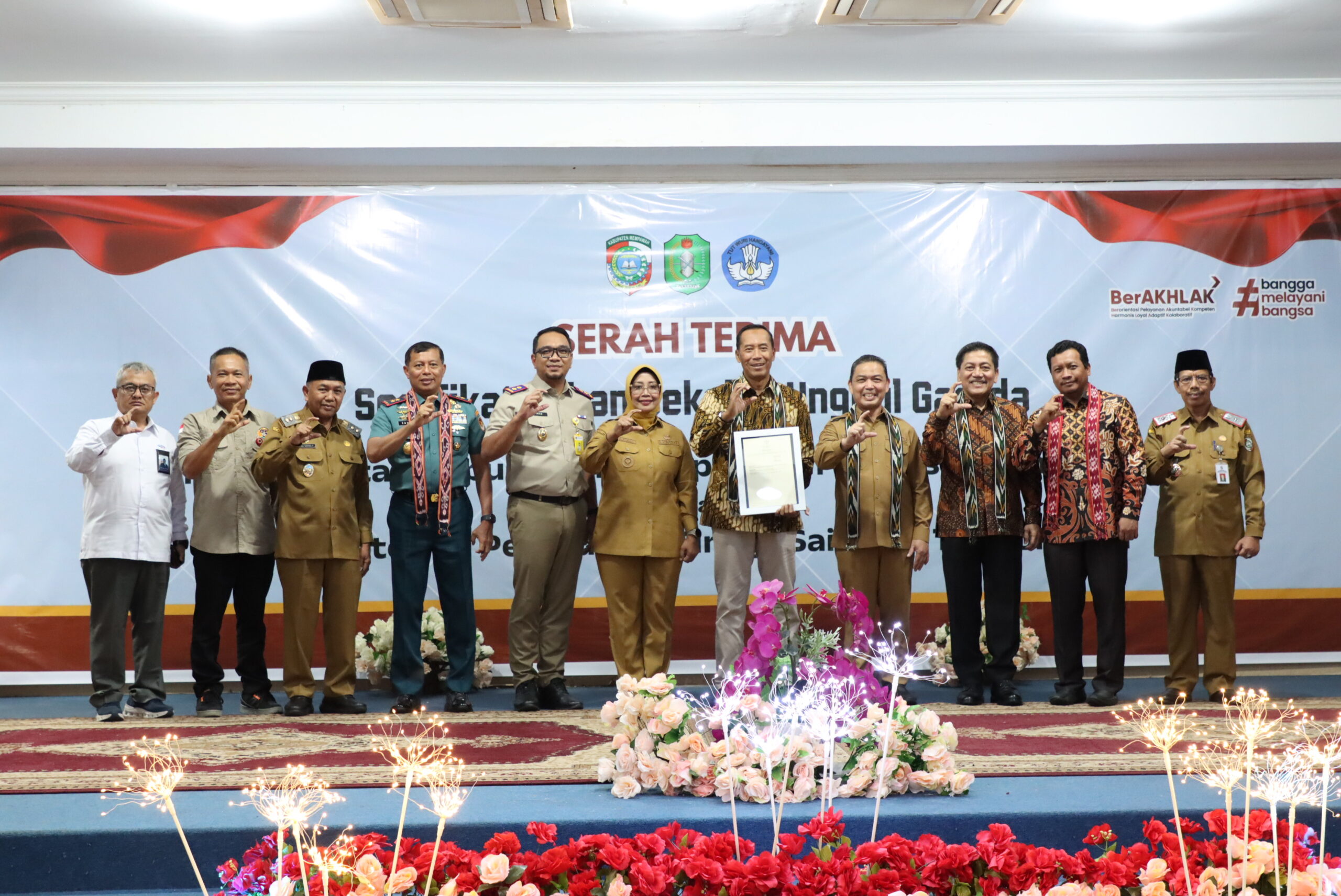 Kanwil BPN Kalbar Hadiri Penyerahan Sertipikat Tanah Sekolah Unggulan Garuda di Mempawah