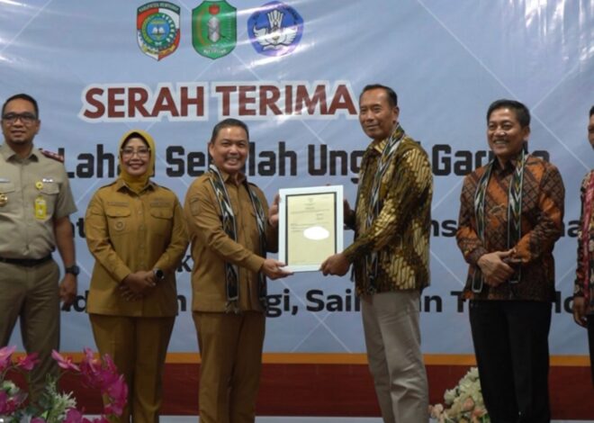 Pemkab Mempawah Serahkan Sertipikat Lahan Sekolah Unggul Garuda ke Kemendiktisaintek