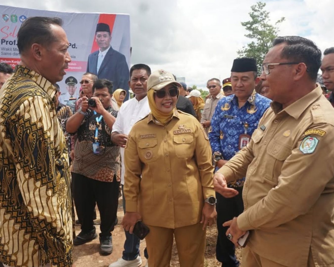 Kepala Kantor Pertanahan Mempawah Bersama Pemkab Tinjau Lokasi Sekolah Unggul Garuda di Desa Antibar
