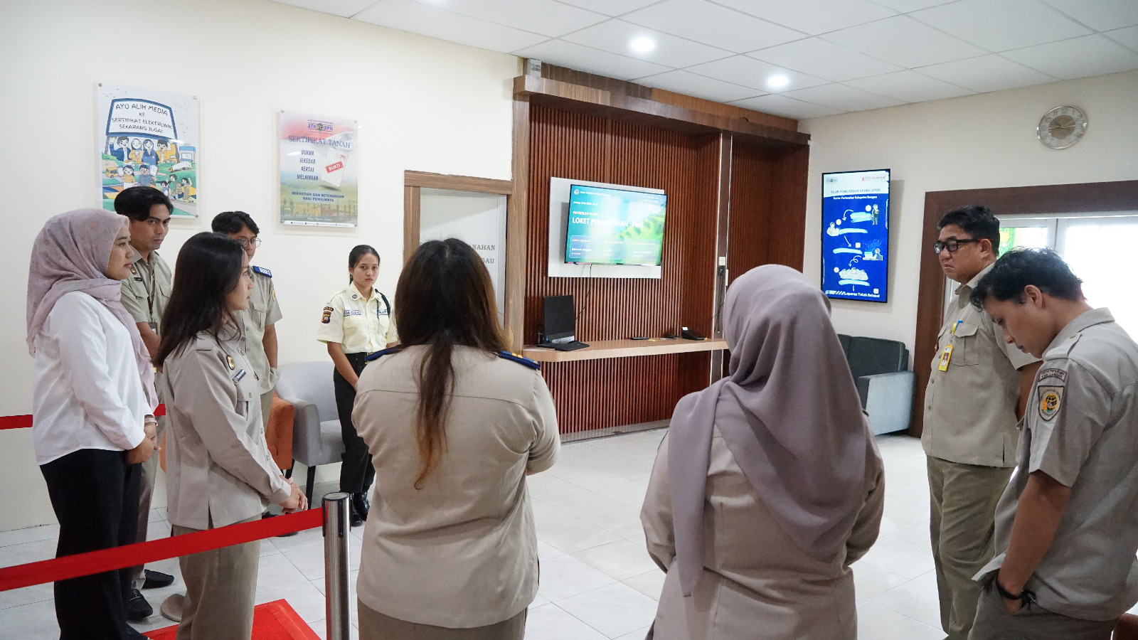 Briefing Pagi Jadi Momentum Penguatan Koordinasi dan Optimalisasi Pelayanan di Kantor Pertanahan Kabupaten Sanggau